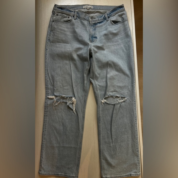 Abercrombie & Fitch Gray Boyfriend Jeans Distressed Casual - Picture 1 of 3